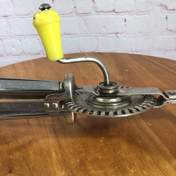 Vintage Blue Whirl Stainless Steel Yellow Handle Manual Hand Mixer Egg Beater - Picture 3 of 10